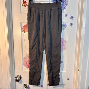 FAHERTY Women's Dark Gray Arlie Day Taper pull on pants (M)